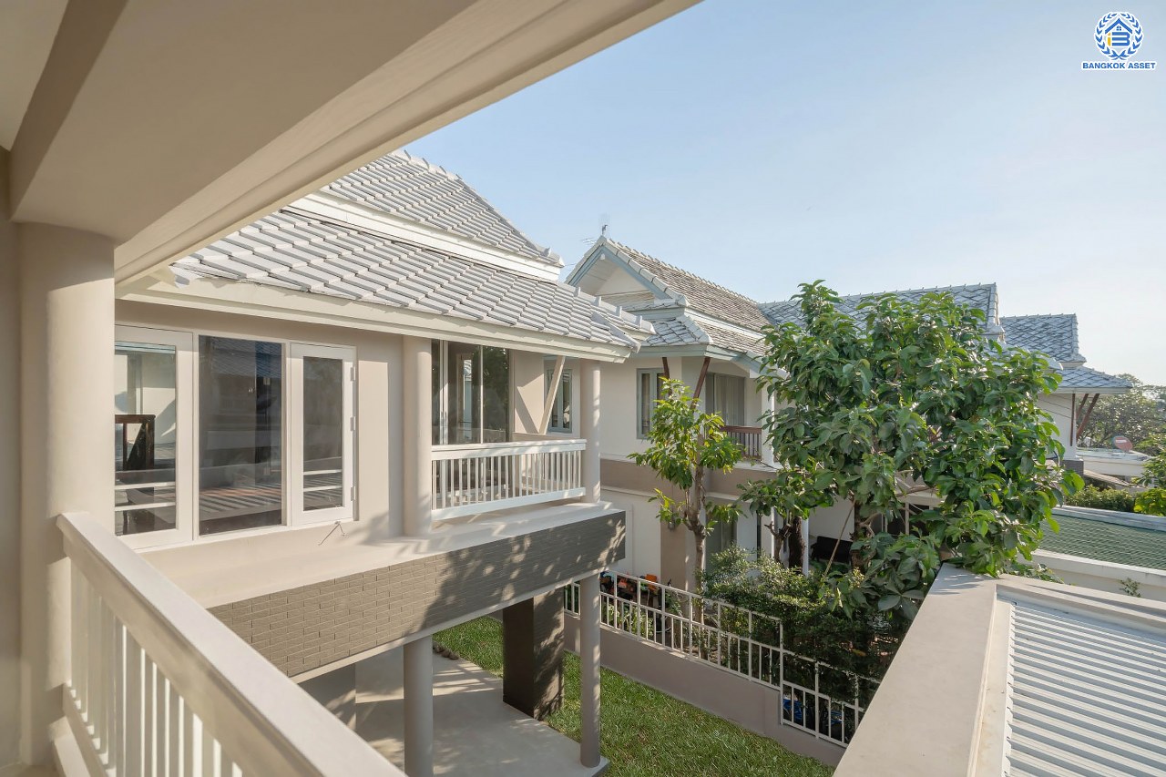 บ้านมือสองตกแต่งใหม่ โครงการ โนเบิล วานา วัชรพล ดีไซน์สุดโดดเด่น เนื้อที่ 68.5 ตร.ว. ฟังก์ชันจัดเต็ม 3 ห้องนอน 4 ห้องน้ำ 1 ห้องแม่บ้าน จอดรถได้ 2 คัน บนทำเลเดินทางสะดวก ใกล้เซ็นทรัลรามอินทรา, จุดขึ้นทางด่วน "สุขาภิบาล5-1" และรถไฟฟ้าสายสีชมพู "สถานีวัชรพล"